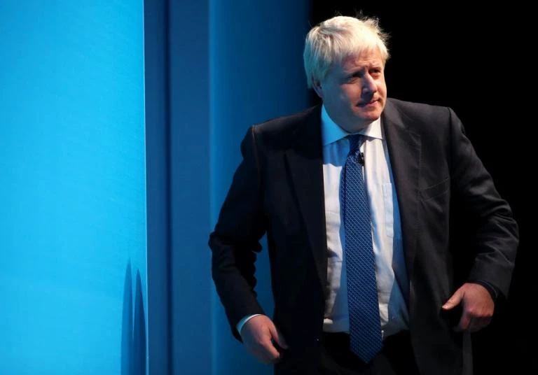 «Κανονιοβολισμοί» του Mr Brexit κατά Βερολίνου και Κυβερνητικών: «Κοιτάξτε τον εξευτελισμό της Ελλάδας» – «Επρεπε να τους πείτε να πάνε στα τσακίδια»